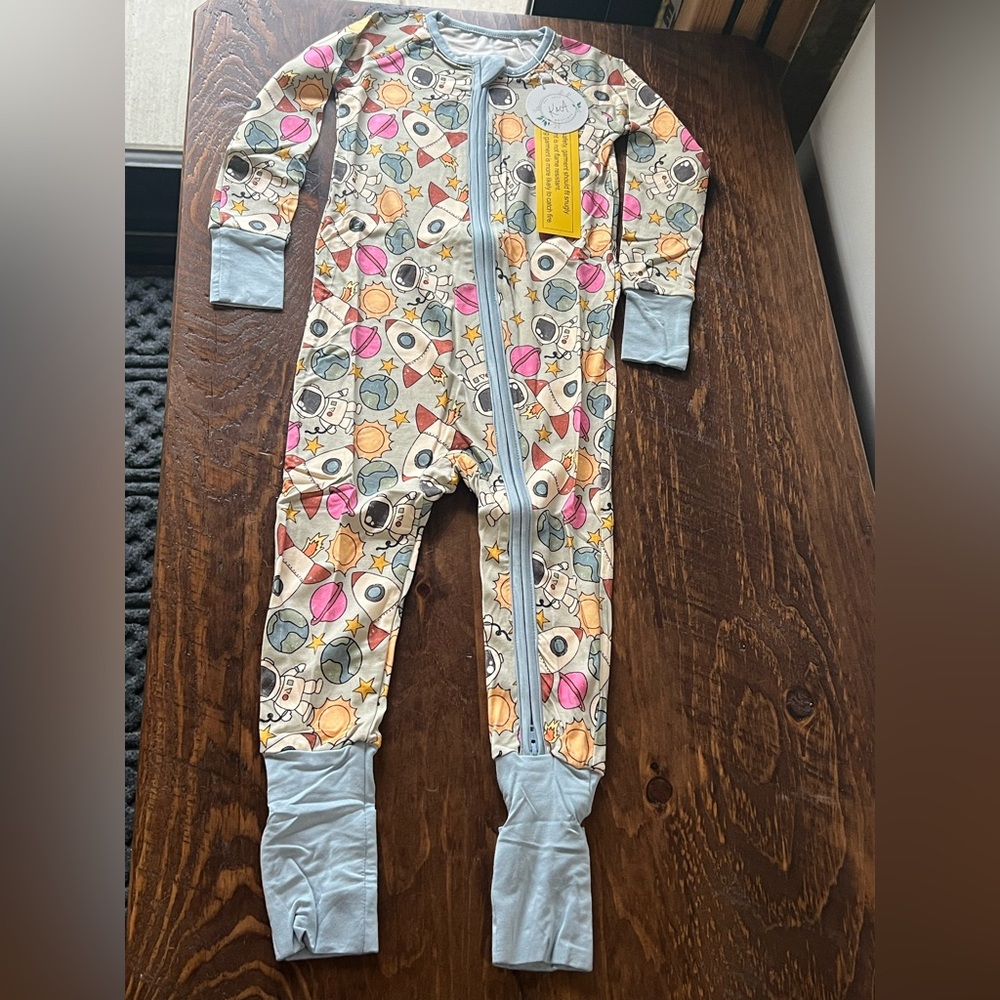 NWT K&A Bamboo Zippy 2t Space gender neutral